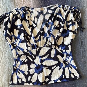 LOFT Women's Black and Blue Floral Blouse